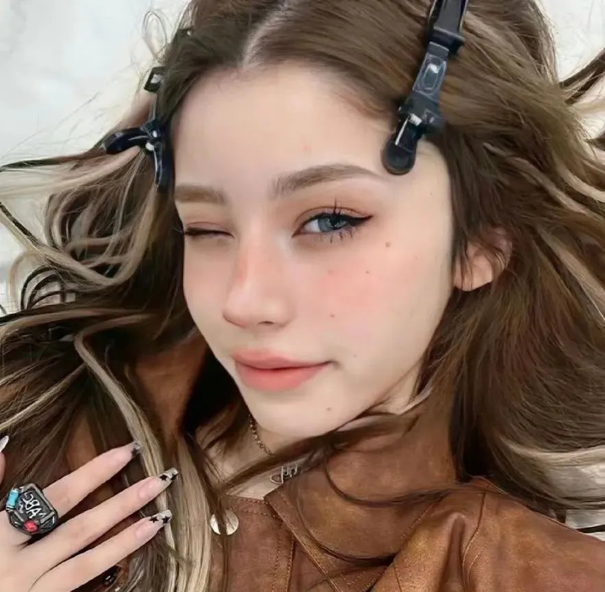 我才不要和人类恋爱呢